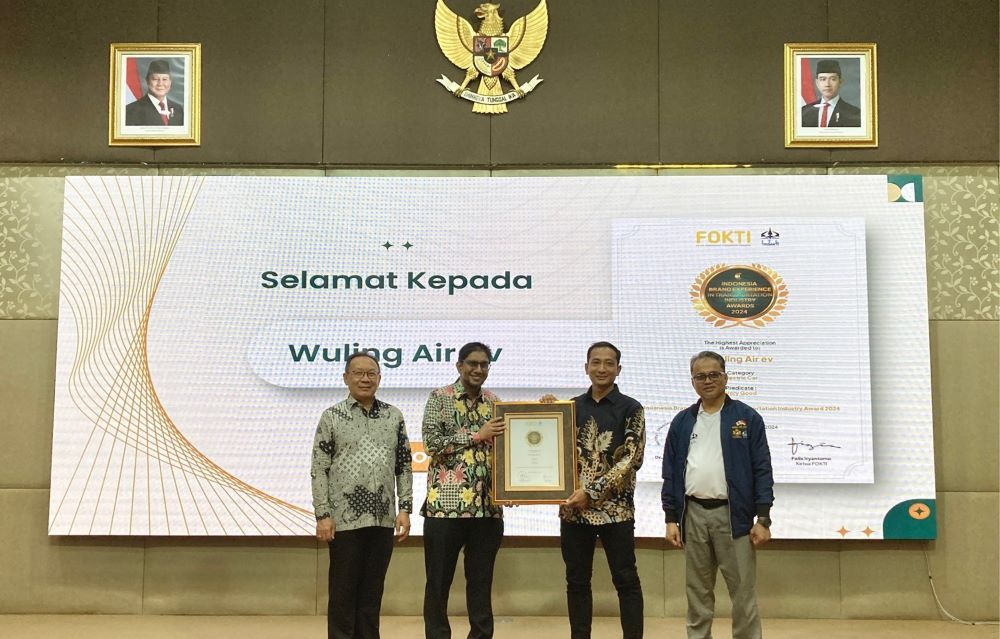 Wuling Air ev meraih penghargaan di Indonesia Brand Experience in Transportation Industry Award 2024. (Foto: Istimewa/Wuling)