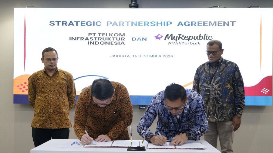 Acara penandatanganan perjanjian kerja sama strategis antara PT Telkom Infrastruktur Indonesia (TIF) dan PT Eka Mas Republik (MyRepublic)  <b>(Telkom/ NTVNews.id)</b>