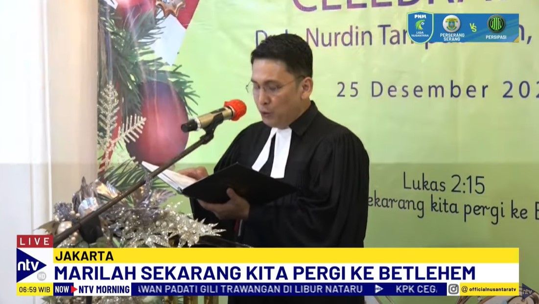 Acara open house keluarga besar Nurdin Tampubolon diawali dengan kebaktian dan renungan kebaktian oleh Pendeta (Pdt) Mangara Pakpahan.