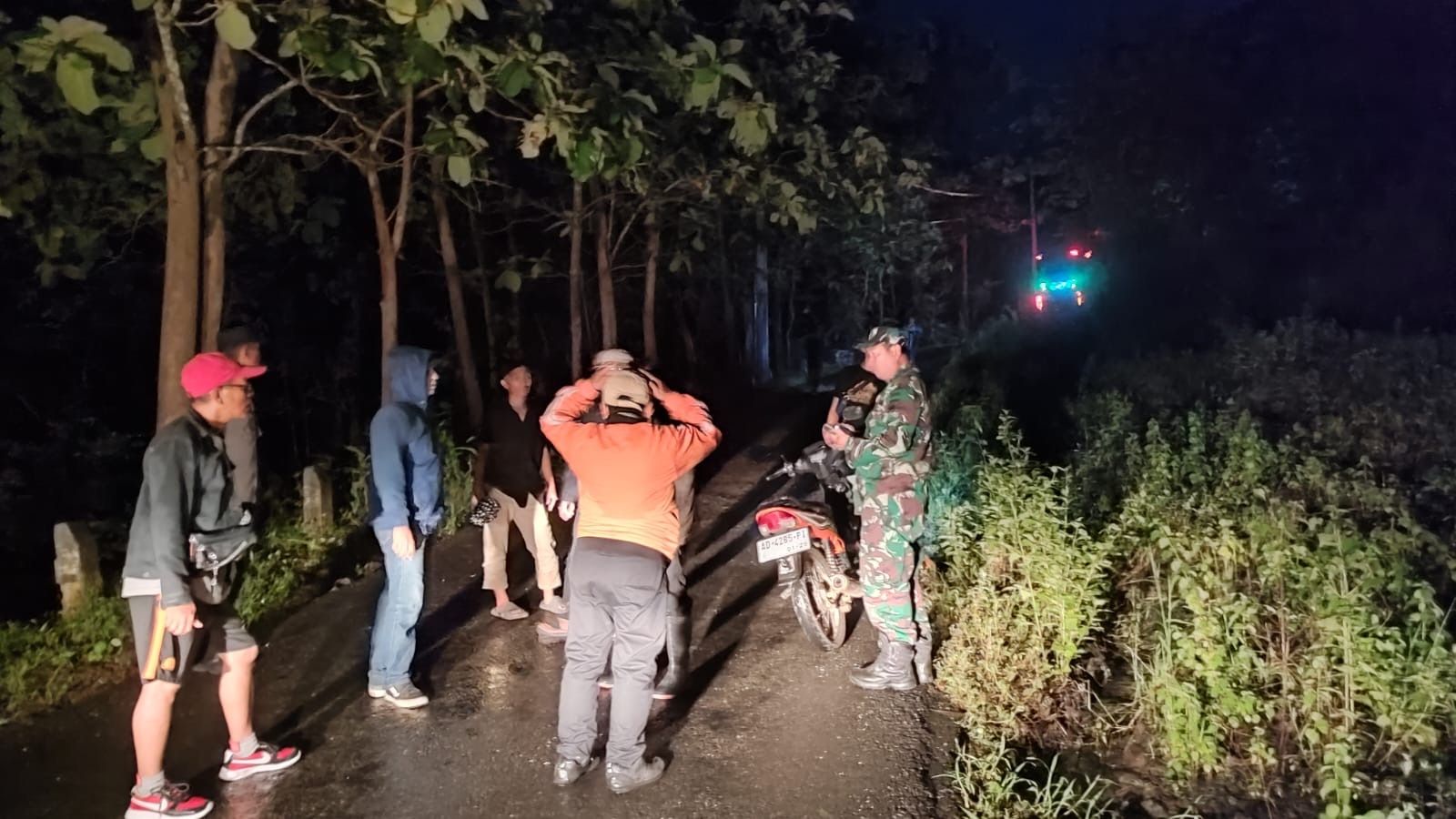 2 bus pariwisata tersesat di Hutan Tunggangan <b>(Humas Polres Wonogiri)</b>