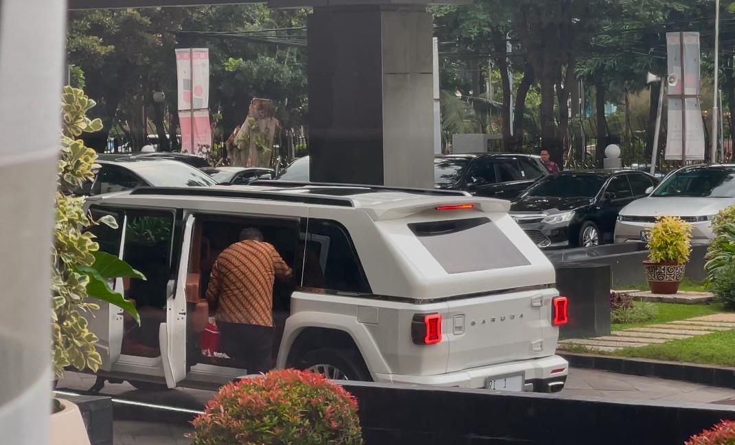 Presiden Prabowo Subianto menyambangi kantor Kementerian Keuangan (Kemenkeu) di Jakarta Pusat, Selasa 31 Desember 2024. (Ntvnews.id-Muslimin Trisyuliono).