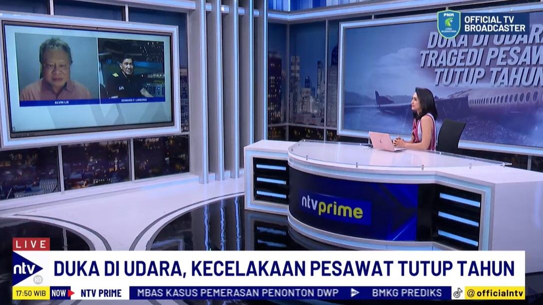 Pengamat penerbangan Alvin Lie dan pilot senior Edward F. Limbong saat menjadi narasumber dalam program NTV Prime di Nusantara TV, Senin, 30 Desember 2024. 