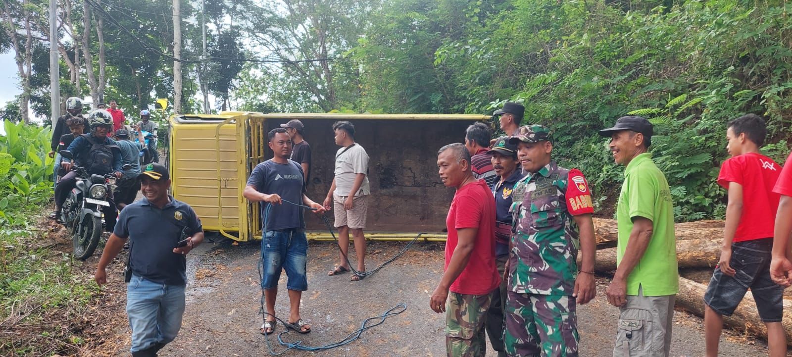 Truk terguling di Hutan Tunggangan, Wonogiri  <b>(Dok. Humas Polres Wonogiri)</b>