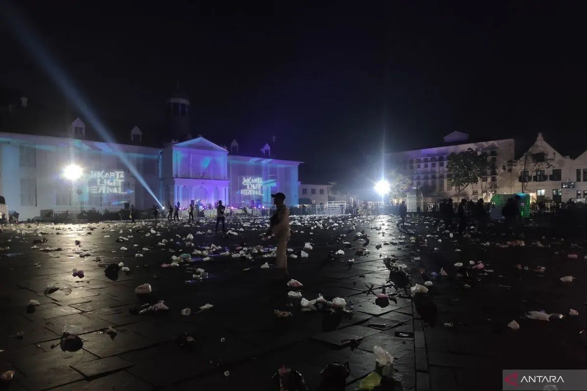Sampah di Kofa Tua <b>(Antara)</b>