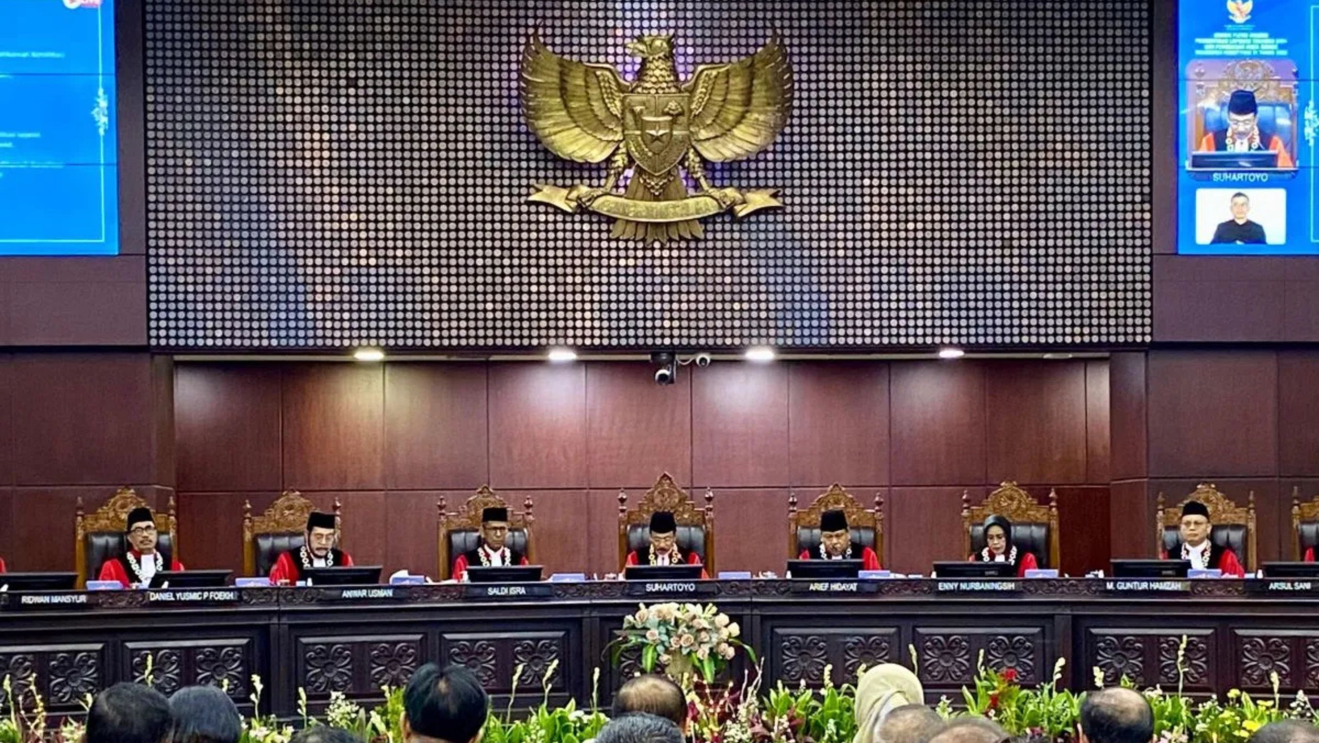 Sidang Pleno Khusus dengan Agenda Penyampaian Laporan Tahunan 2024 dan Pembukaan Masa Sidang Mahkamah Konstitusi (MK) Tahun 2025 di Ruang Sidang Pleno MK, Jakarta, Kamis 2 Januari 2025. <b>((Antara))</b>