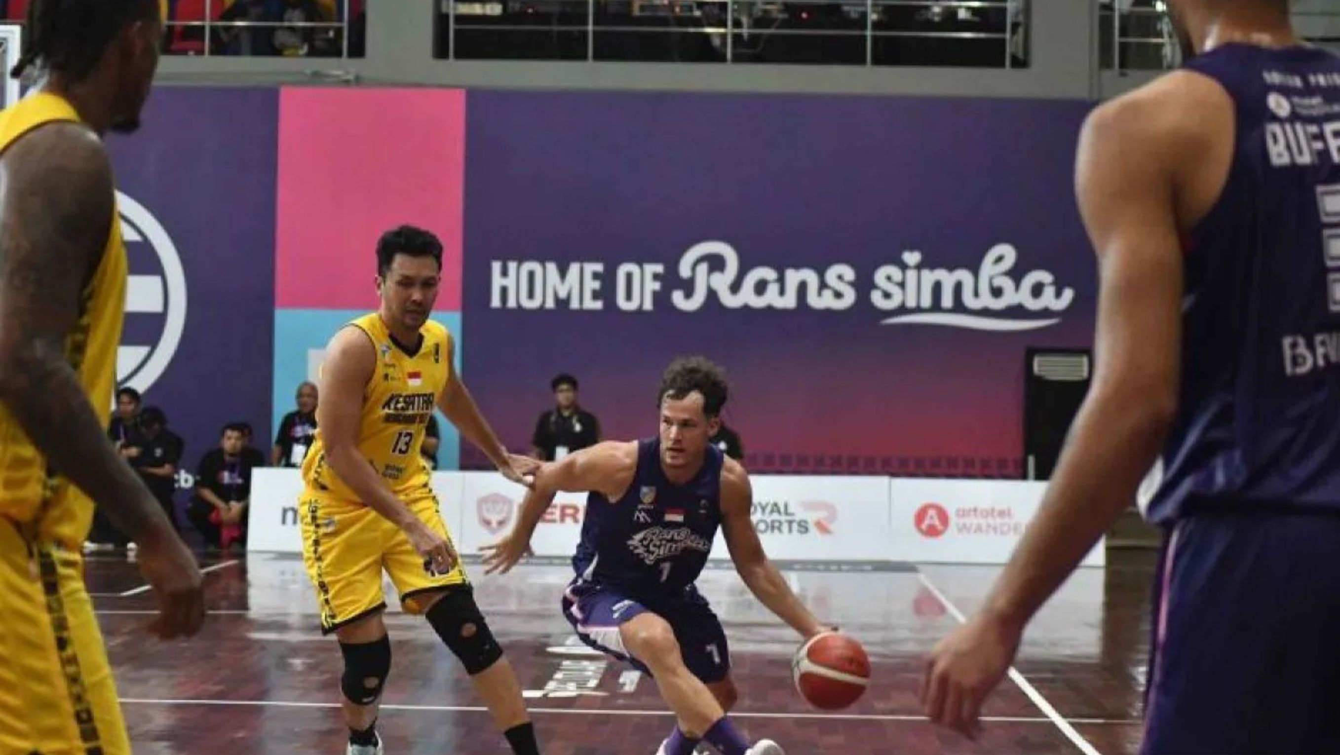 Pertandingan Rans Simba Bogor vs Kesatria Bengawan Solo <b>(Antara)</b>