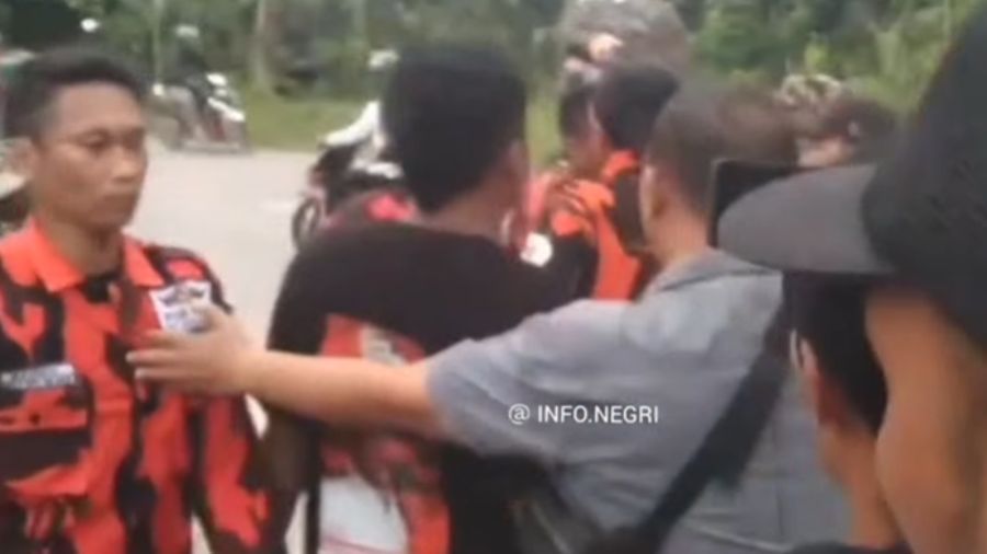 Ormas Pemuda Pancasila Geruduk Markas GRIB Jaya di Blora  <b>(Instagram @info.negri)</b>