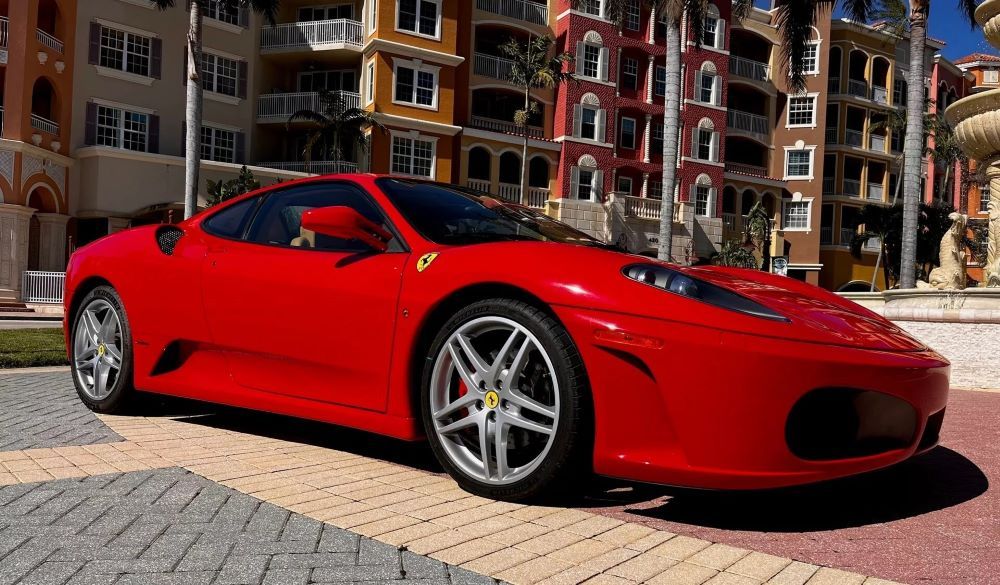 Mobil Ferrari F430 milik Donald Trump bakal dilelang. (Foto: Carscoops) 