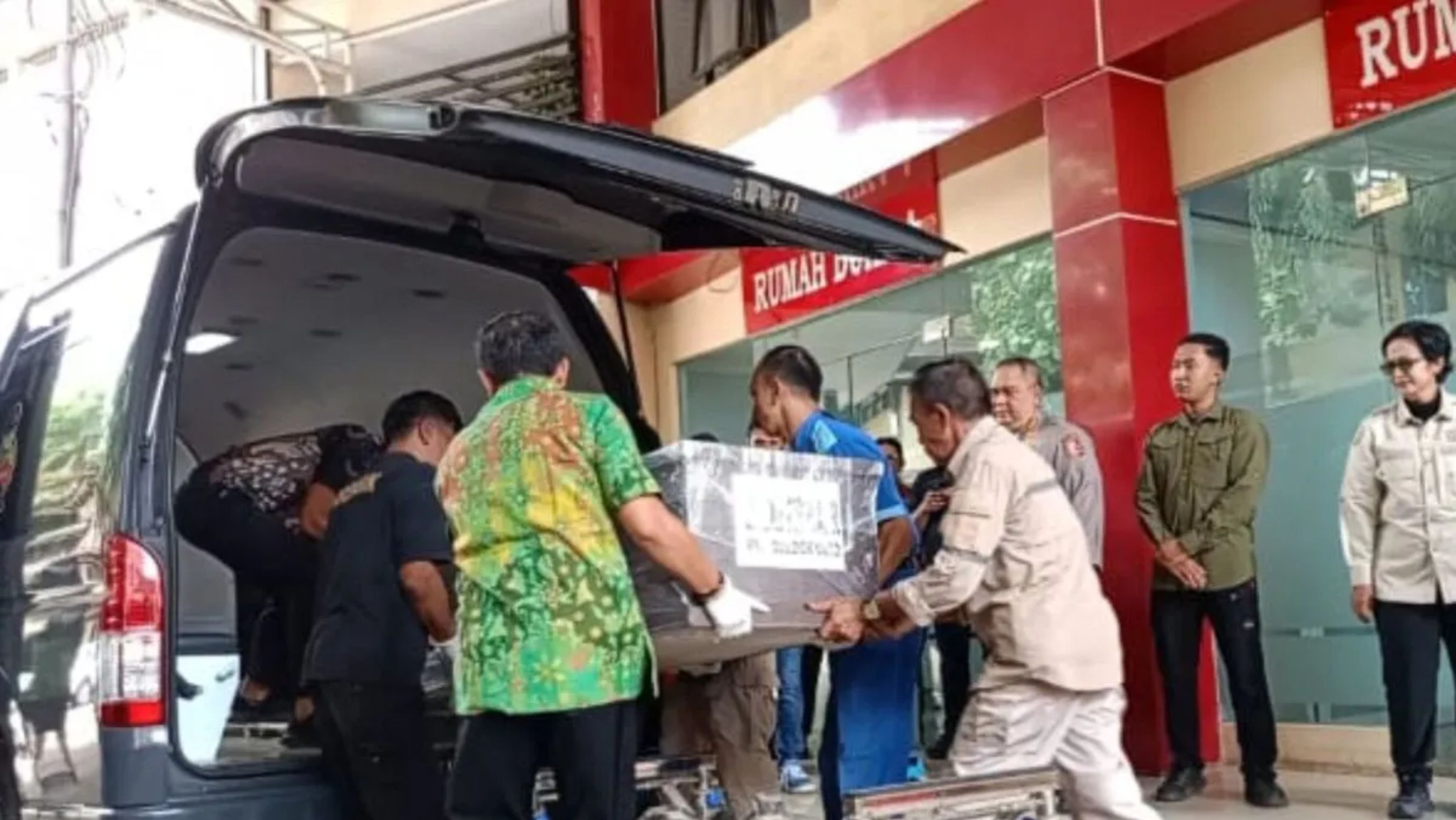 Jenazah Zukhi Korban Kebakaran Glodok Plaza <b>(Antara)</b>