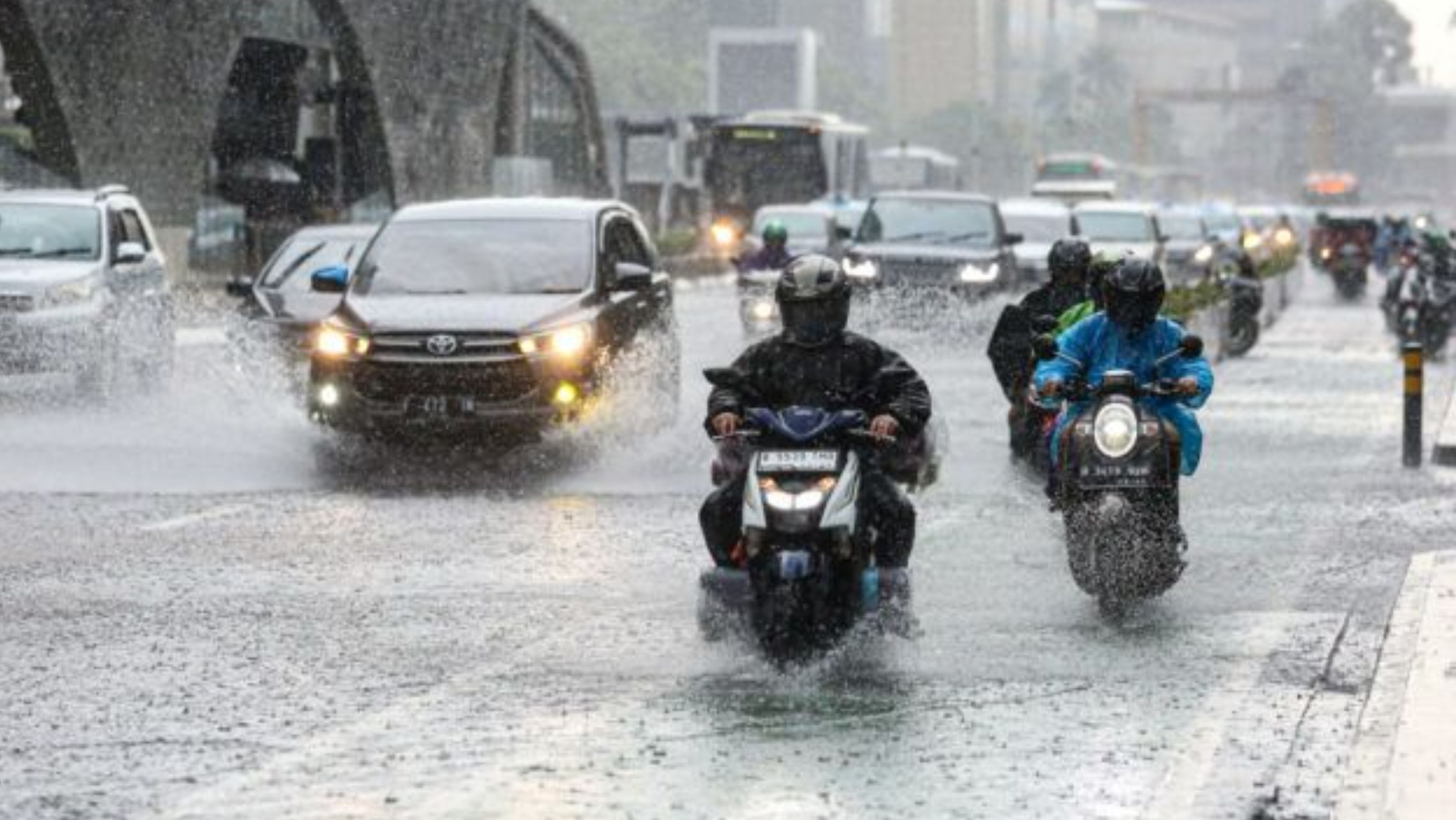 Jakarta diguyur hujan pada jumat malam <b>(Pinterest/jawapos.com)</b>