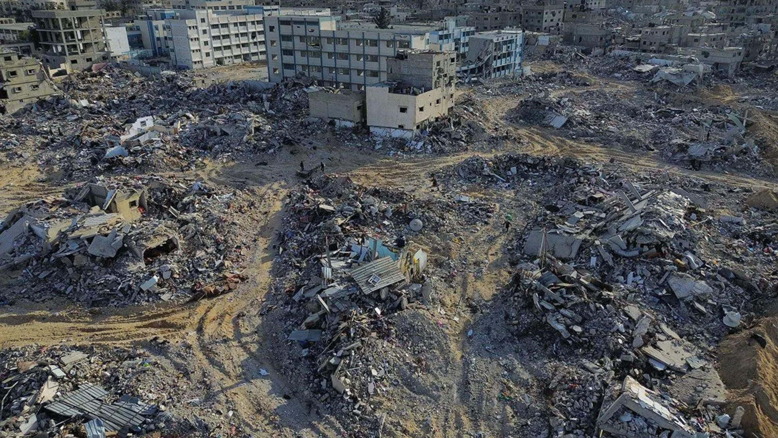 Foto udara menunjukkan ribuan rumah porak-poranda akibat serangan udara Israel di Kota Rafah, Jalur Gaza, Ahad (19/1/2025). <b>((Antara))</b>