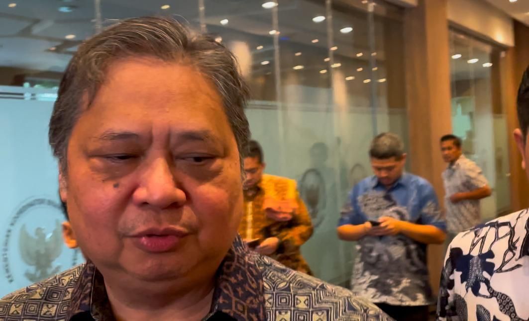 Menteri Koordinator Bidang Perekonomian Airlangga Hartarto merespons soal pembangunan Kawasan Ekonomi Khusus (KEK) Lido disegel Kementerian Lingkungan Hidup pada Kamis, 6 Februari 2025. <b>(Ntvnews.id-Muslimin Trisyuliono)</b>