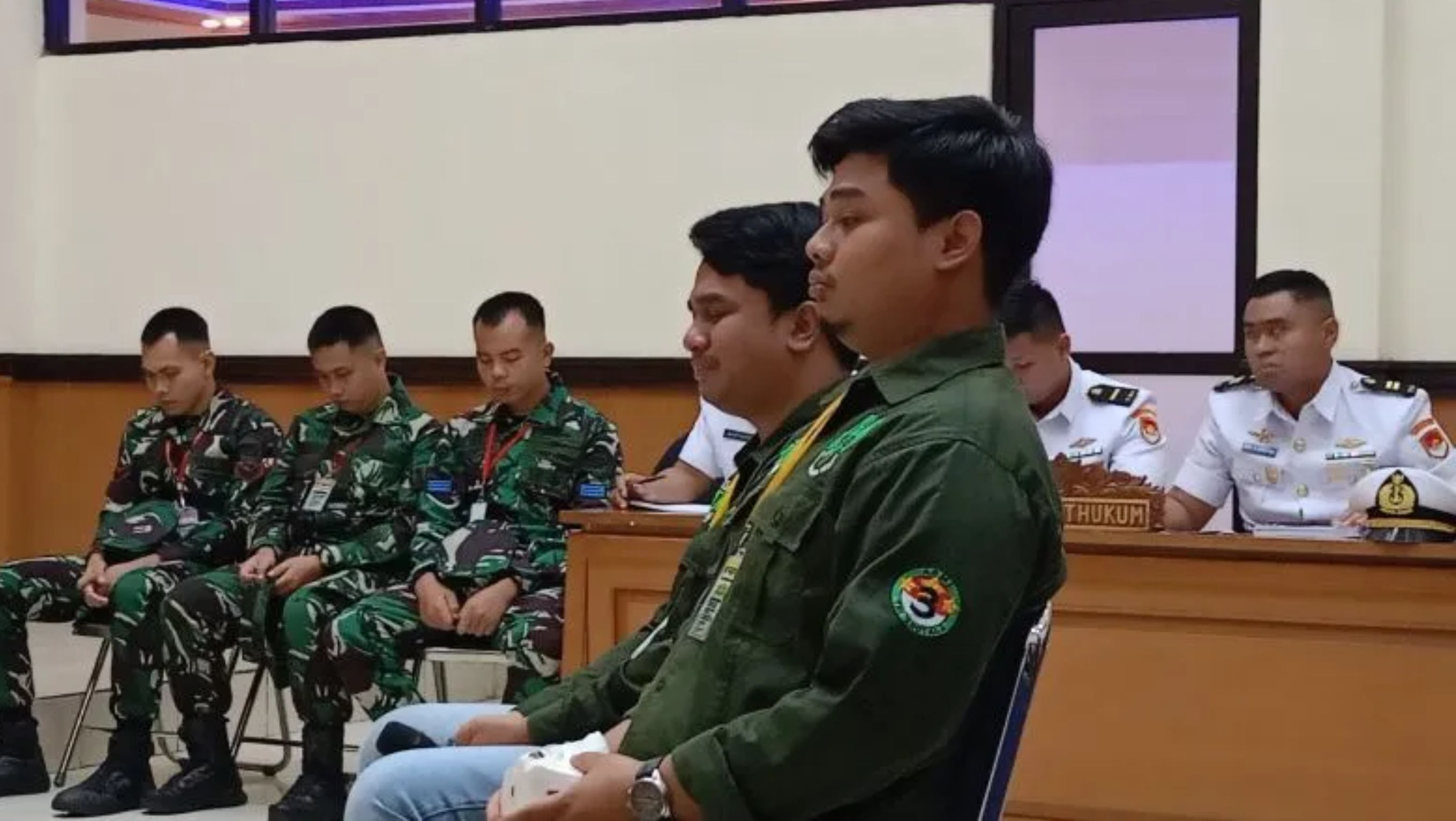 anak dari bos rental mobil Ilyas Abdurrahman yaitu Agam Muhammad Nasrudin dan Rizky Agam Syahputra menjadi saksi dan menangis dalam persidangan di Pengadilan Militer <b>(Antara)</b>