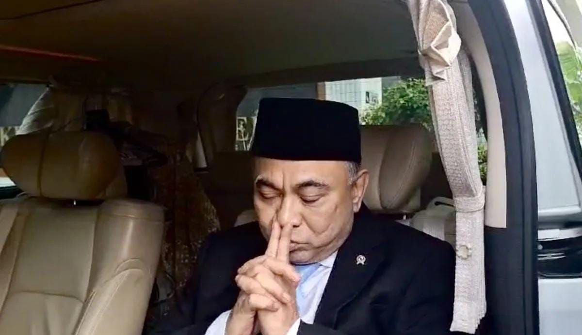 Menteri Koperasi sekaligus Ketua Umum Pro Jokowi Budi Arie Setiadi menjawab pertanyaan wartawan saat dia ditemui di Kompleks Istana Kepresidenan, Jakarta, Rabu (19/2/2025), selepas acara pelantikan Menteri Pendidikan, Sains, dan Teknologi serta sejum <b>((Antara) )</b>
