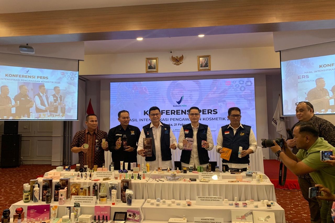 BPOM sita ribuan produk kosmetik ilegal <b>(Ntvnews.id/Agus Setiawan)</b>