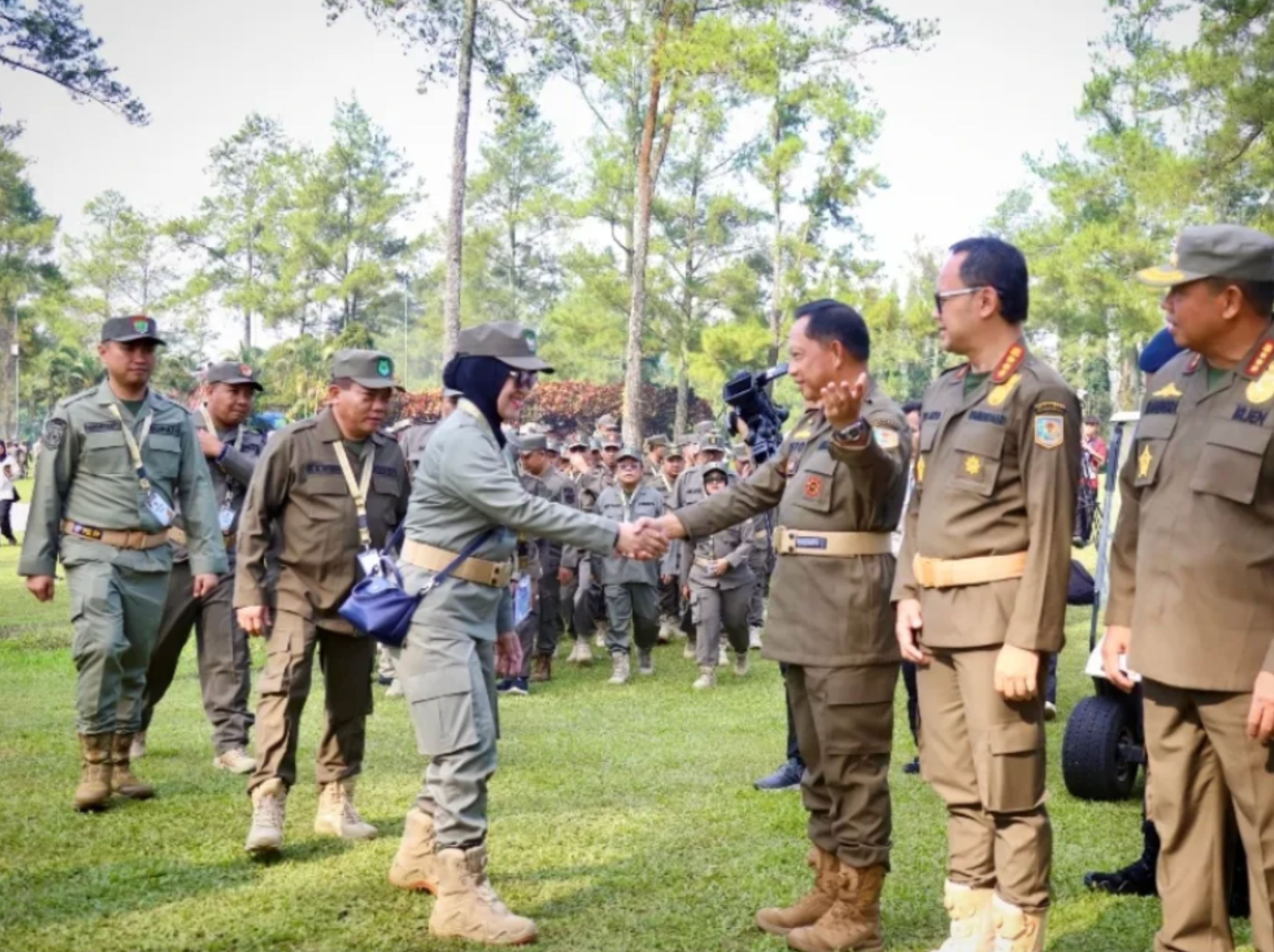 Kepala Daerah peserta retret bersama Mendagri dan Wamendagri <b>(Instagram @magelang.retreat2025)</b>