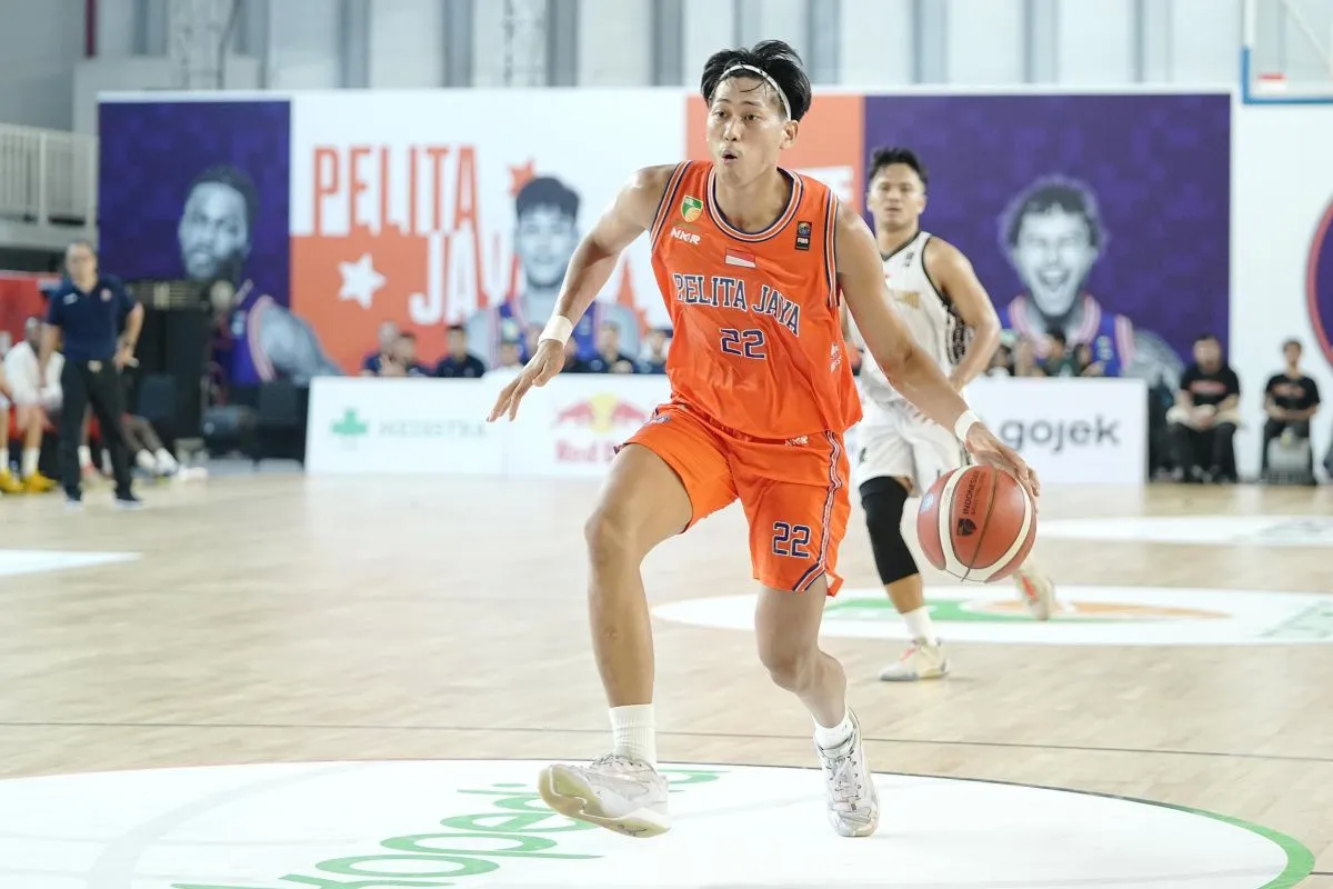 Arsip foto - Pebasket Anto Boyratan saat masih membela Pelita Jaya Jakarta. <b>(Antara)</b>