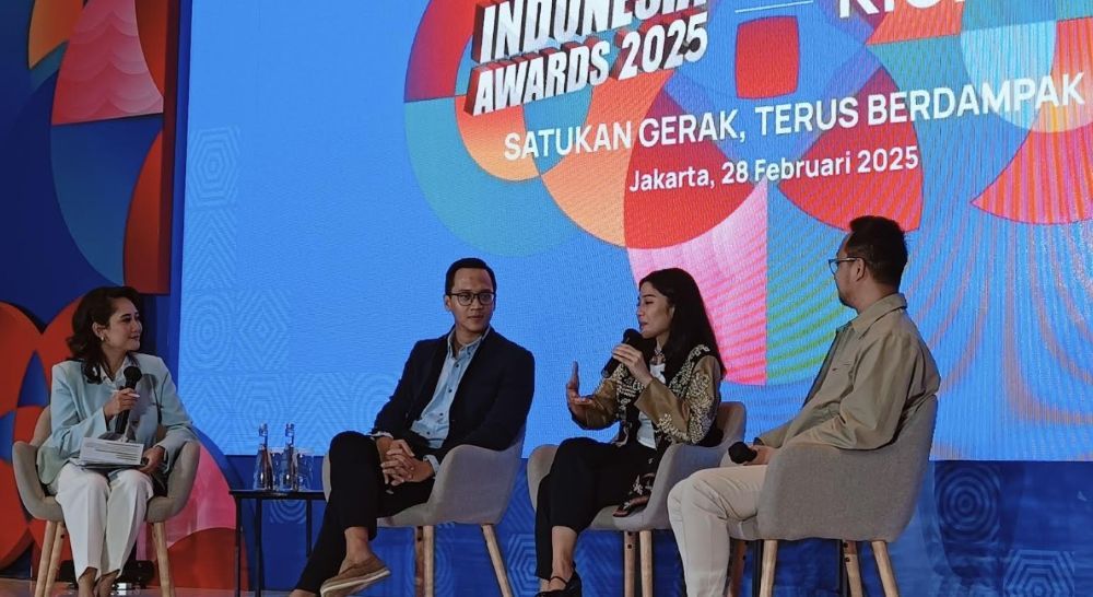 (kiri-kanan) Irfan Y. Pratama (Penerima penghargaan 15th SATU Indonesia Award 2024 di bidang Teknologi), Dian Sastrowardoyo (Dewan Juri), dan Yudha Prasetya (Head of Brand Communications Astra). (Foto: Adiantoro/NTV)