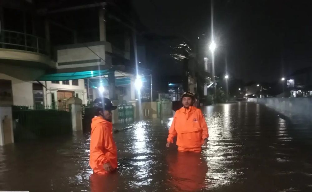 Banjir yang melanda Kota Tangerang Selatan, Banten, Selasa (4/3/2025). (Foto: Istimewa/BPBD Kota Tangerang Selatan) 