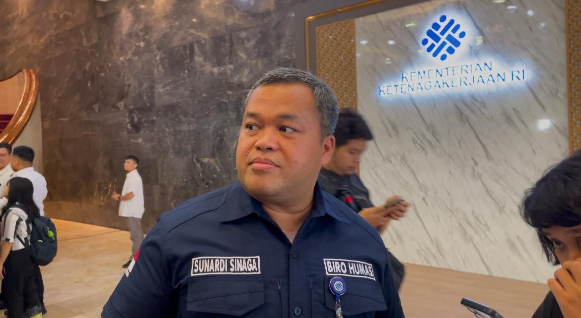 Kepala Biro Humas Kemenaker Sunardi Sinaga buka suara mengenai kapan aturan THR ASN dan pegawai swasta diumumkan <b>(Ntvnews.id-Muslimin Trisyuliono)</b>