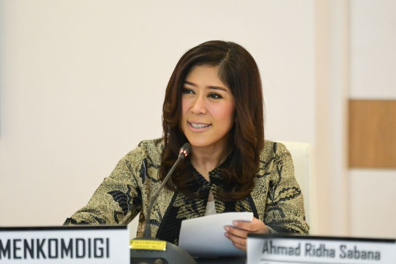 Menteri Komunikasi dan Digital Meutya Hafid dalam audiensi dengan Utusan Khusus Presiden Bidang UMKM, Ekonomi Kreatif, dan Digital, Ahmad Ridha Sabana, di Kantor Kemkomdigi, Jakarta, Selasa (4/3/2025).  <b>(ANTARA/HO-Kemkomdigi)</b>