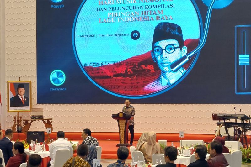 Menteri Kebudayaan Fadli Zon memberikan sambutan dalam acara peluncuran piringan hitam (vinyl) Indonesia Raya yang digelar di Jakarta, Minggu (9/3/2025).  <b>(ANTARA/Adimas Raditya)</b>