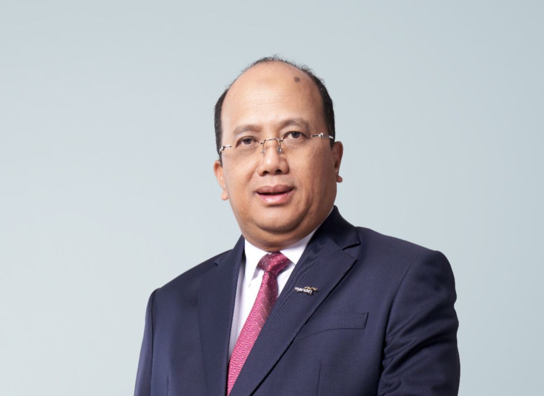Riduan sebagai Wakil Direktur Utama Mandiri menggantikaan Alexandra Askandar. 