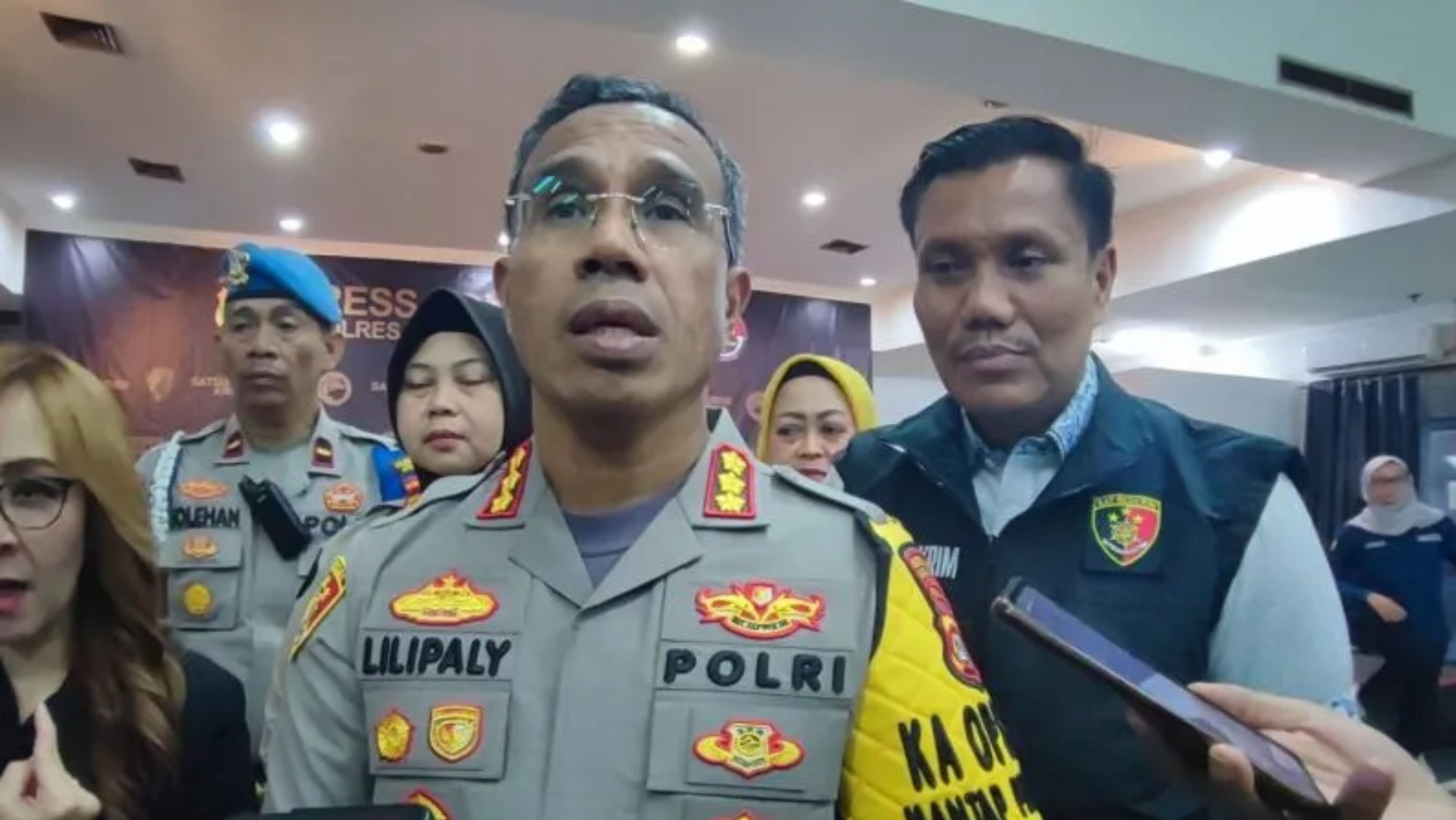 Kapolres Metro Jakarta Timur Kombes Polisi Nicolas Ary Lilipaly saat memberikan keterangan pers. <b>(Doc. Antara)</b>