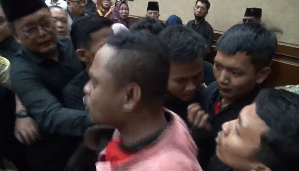 Sidang lanjutan Hasto Kristiyanto berlangsung ricuh di Pengadilan Tipikor.