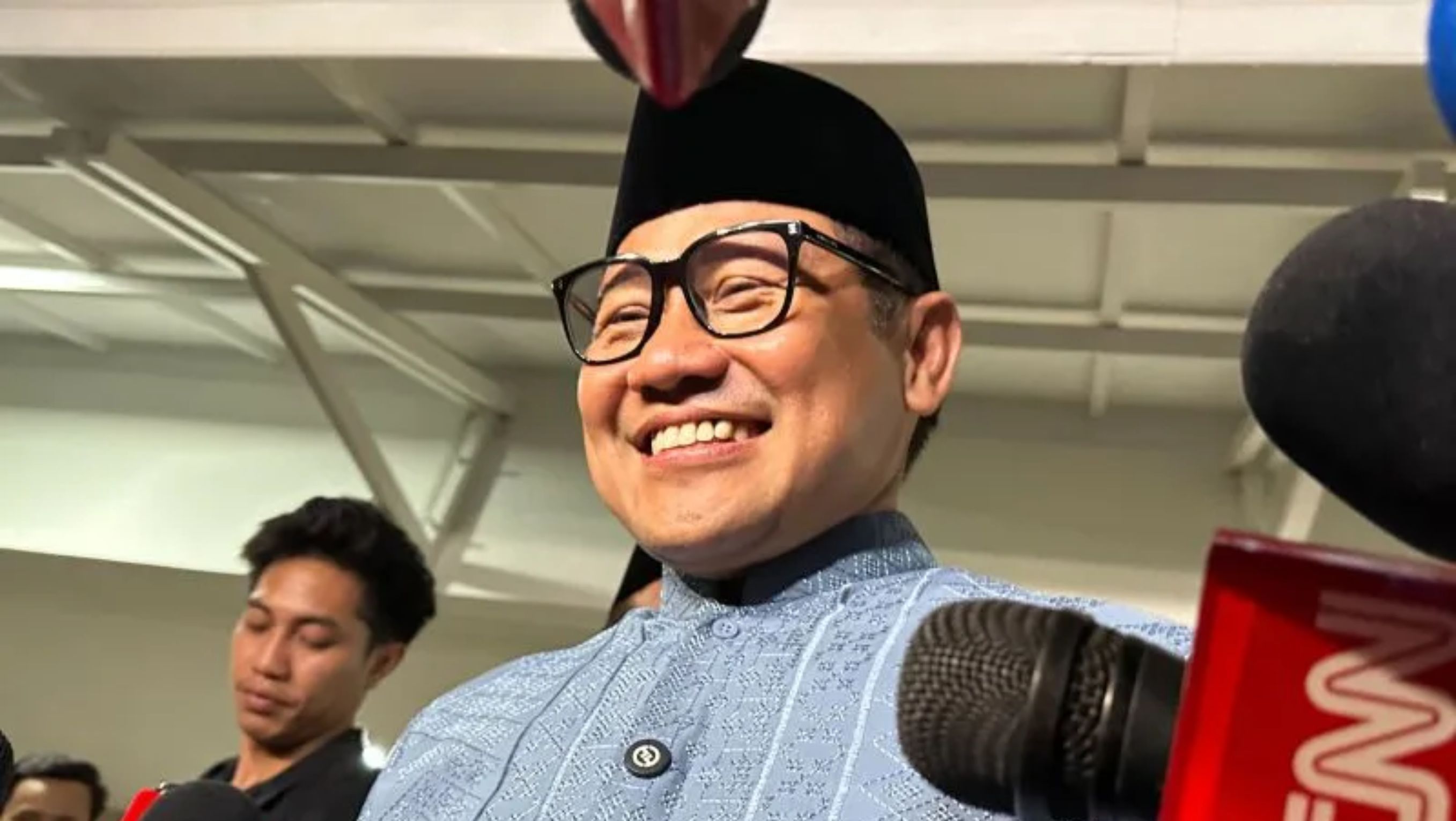 Menteri Koordinator Bidang Pemberdayaan Masyarakat (Menko PM) Muhaimin Iskandar saat memberikan keterangan pers usai menghadiri acara halalbihalal di rumah dinasnya. <b>(Antara)</b>
