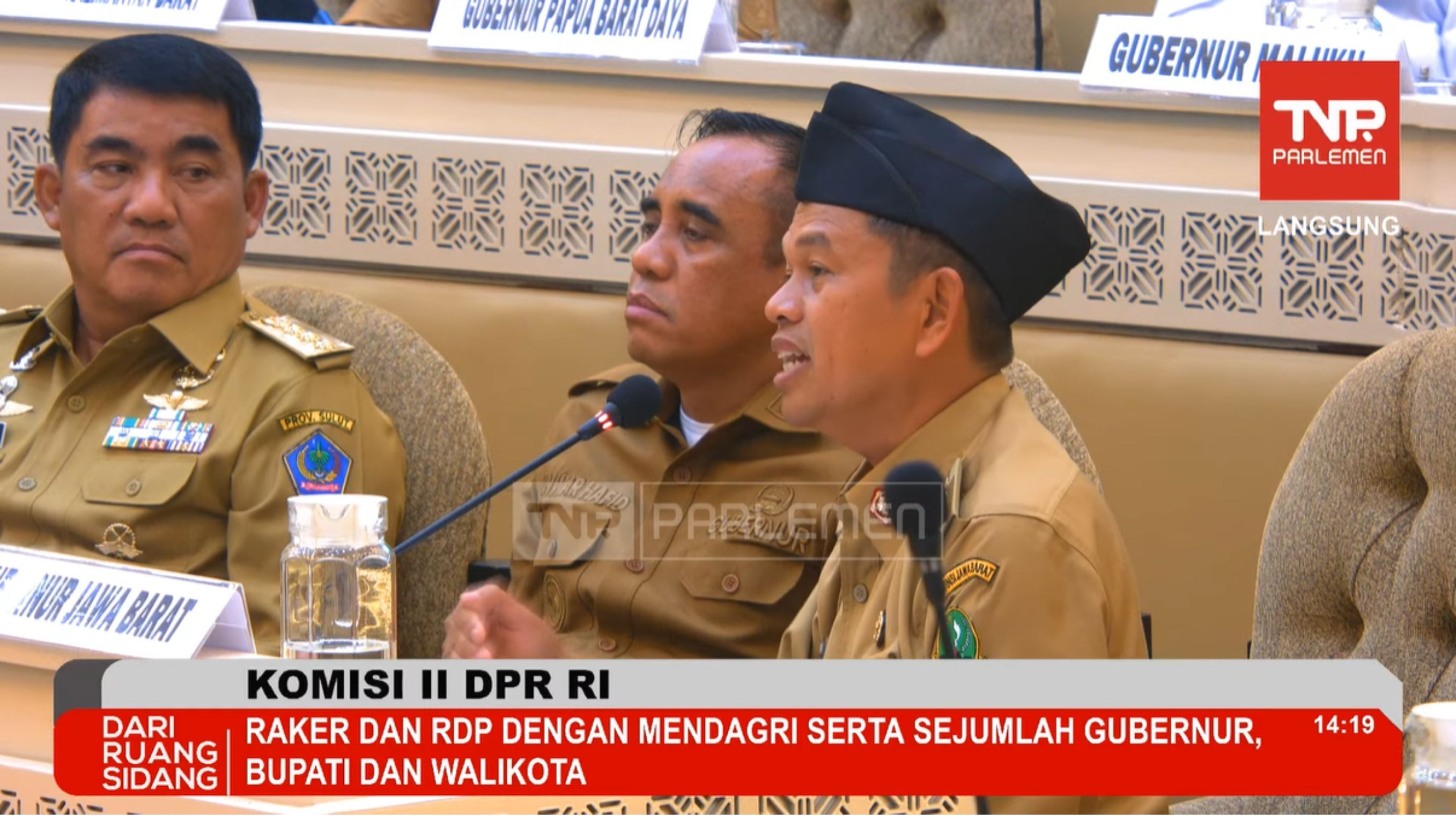 Dedi Mulyadi Pakai Seragam Gubernur <b>(YouTube)</b>