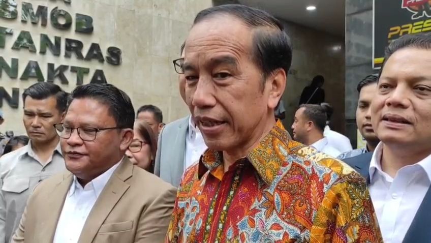 Jokowi Laporkan Tudingan Ijazah palsu ke Polda Metro Jaya  <b>(NTVNews)</b>