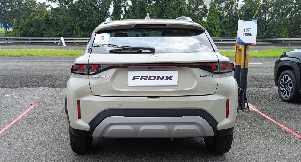 Suzuki Fronx tampil mencolok dengan bagian belakang bodi yang melandai. (Foto: Adiantoro/NTV)
