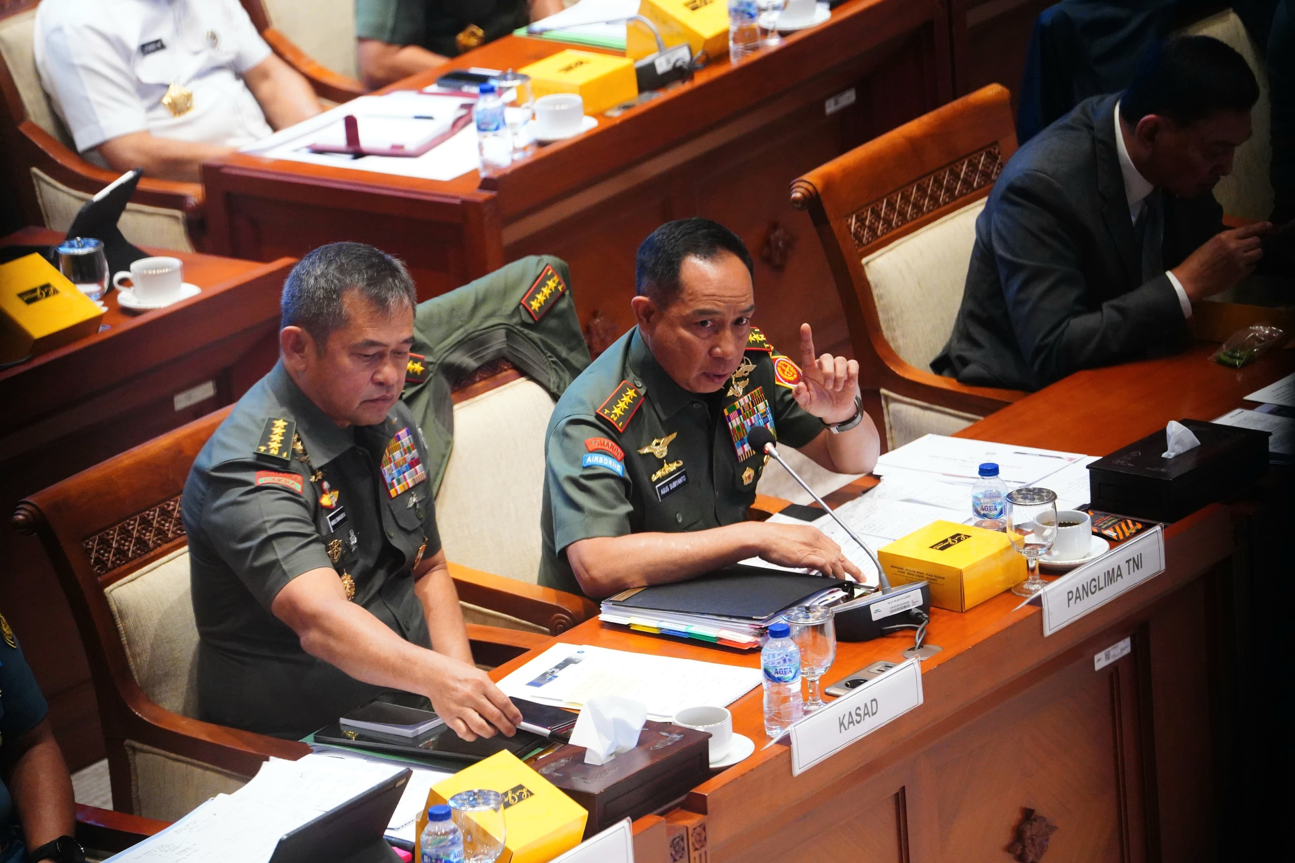 Panglima TNI Agus dan KSAD <b>(Sumber: Puspen TNI)</b>
