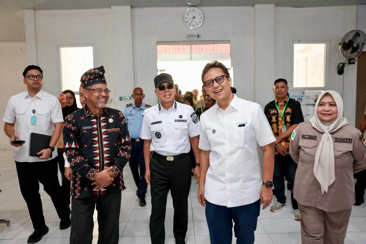 Menteri Kesehatan Budi Gunadi Sadikin meresmikan peletakan batu pertama (groundbreaking) pembangunan Rumah Sakit Umum Daerah (RSUD) Kabupaten Buton Tengah, Sulawesi Tenggara, Jumat (2/5). Pembangunan ini menjadi bagian dari program Quick Wins Kementerian Kesehatan untuk meningkatkan kapasitas layanan dari Rumah Sakit D Pratama menjadi RS Kelas C. <b>(ISTIMEWA MENKES)</b>