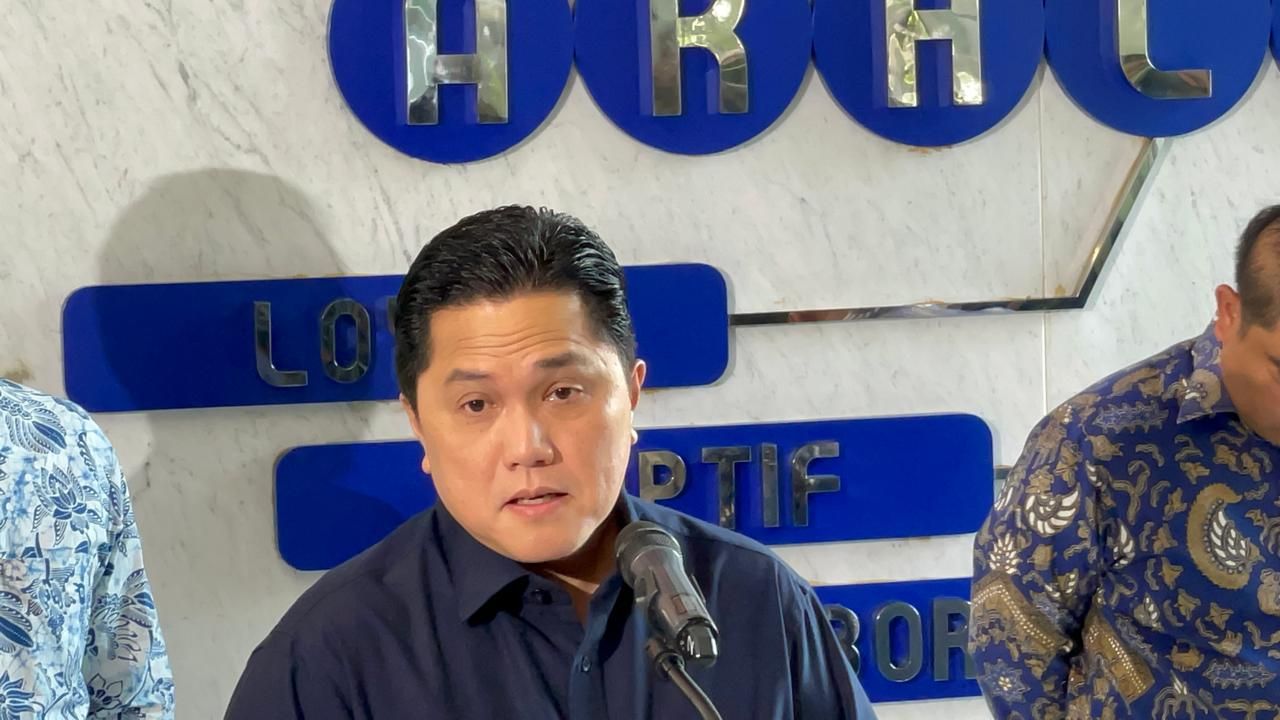 Menteri Badan Usaha Milik Negara (BUMN) Erick Thohir buka suara mengenai keputusan status Komisaris dan Direksi perusahaan BUMN bukan lagi sebagai penyelenggara negara.  <b>(Ntvnews.id-Muslimin Trisyuliono)</b>