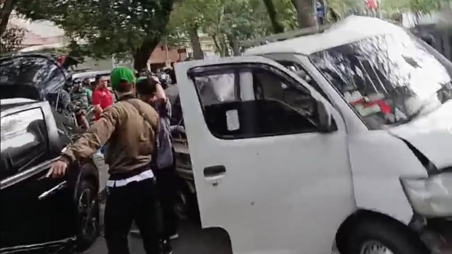 Kecelakaan di Jalan Anggrek Bandung <b>(Instagram @infobandungkota)</b>
