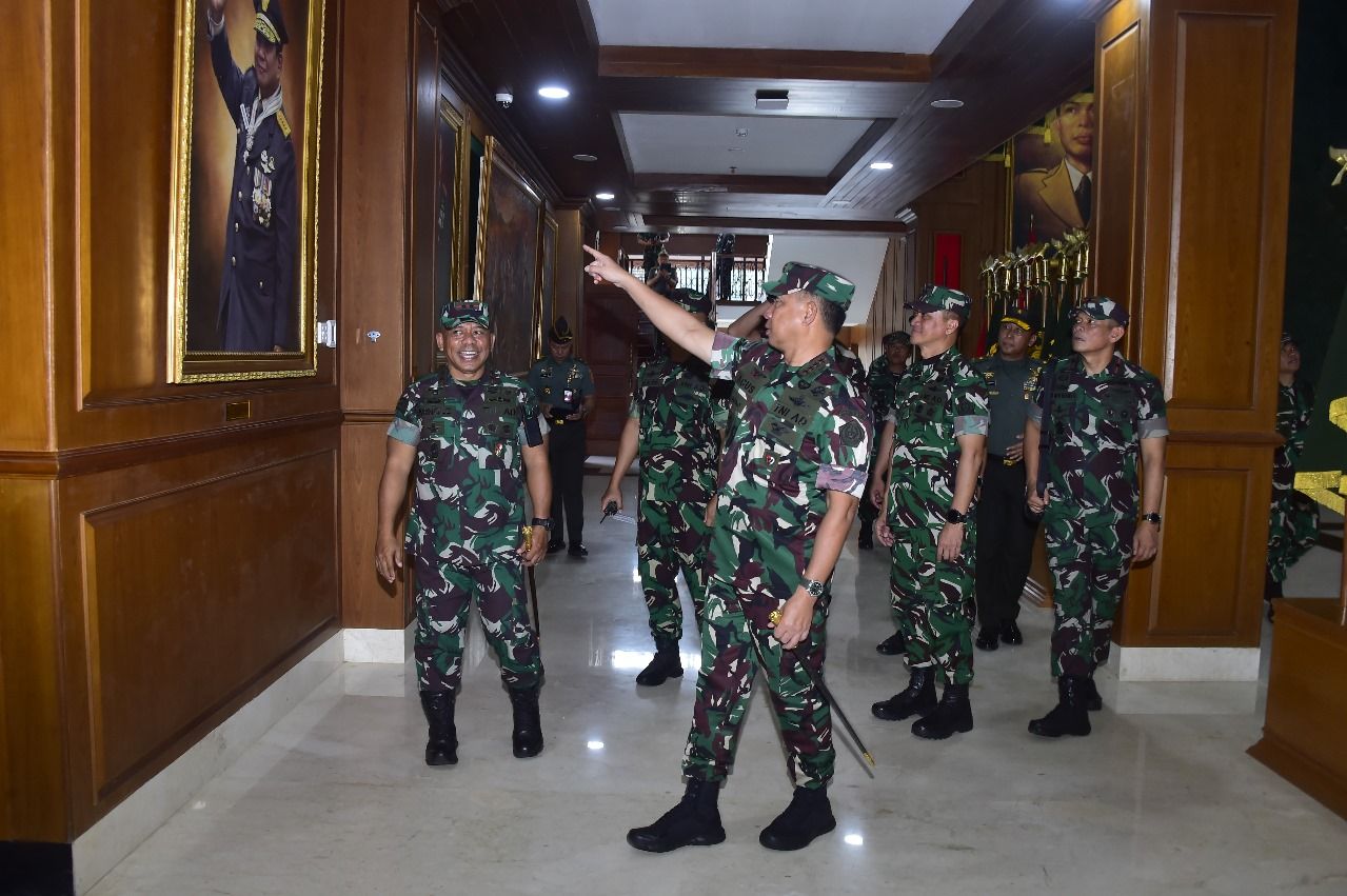 Panglima TNI Jenderal Agus Subiyanto meninjau langsung pelaksanaan Kursus Intensif Bahasa Prancis bagi Personel TNI Pengawak Alutsista TA 2025 di Akademi Militer (Akmil) Magelang, Jawa Tengah. <b>(Puspen TNI)</b>