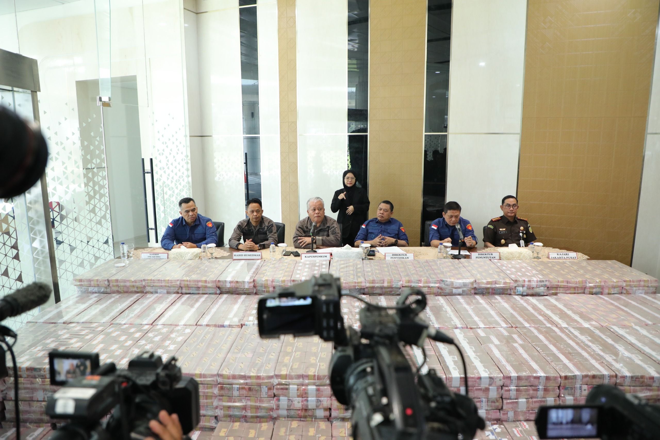Penampakan uang yang disita Kejagung terkait kasus TPPU Duta Palma. 