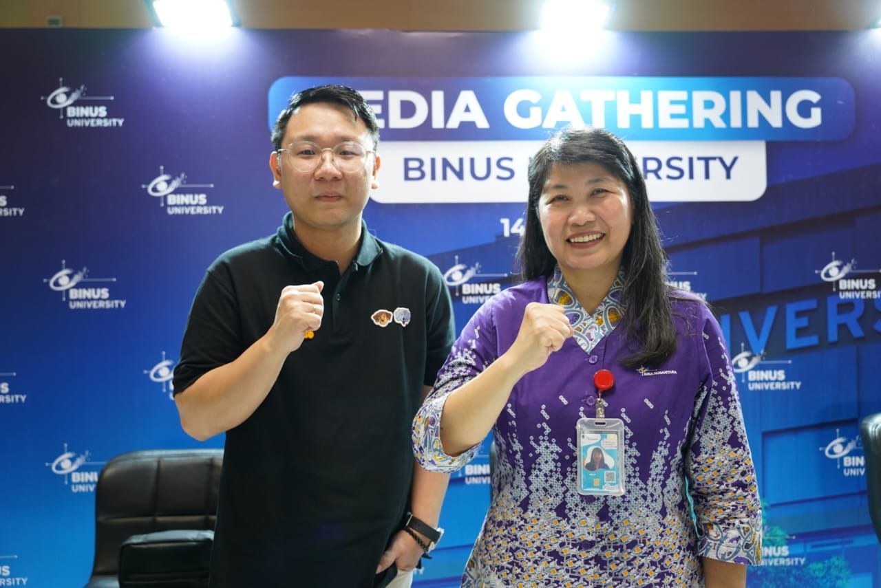 BINUS University saat ini menempati peringkat #2 versi Times Higher Education (THE) 2025 sebagai Perguruan Tinggi Indonesia Berkelas Dunia, sebuah pengakuan internasional atas kualitas akademik, inovasi, serta keterlibatan global yang dibangun selama bertahun-tahun, apalagi sekarang posisi ini bisa berhasil melampaui beberapa top PTN. Melalui program 2,5 Tahun Kuliah, Siap Berkarier melalui Enrichment Program Track. <b>(DOKUMENTASI)</b>