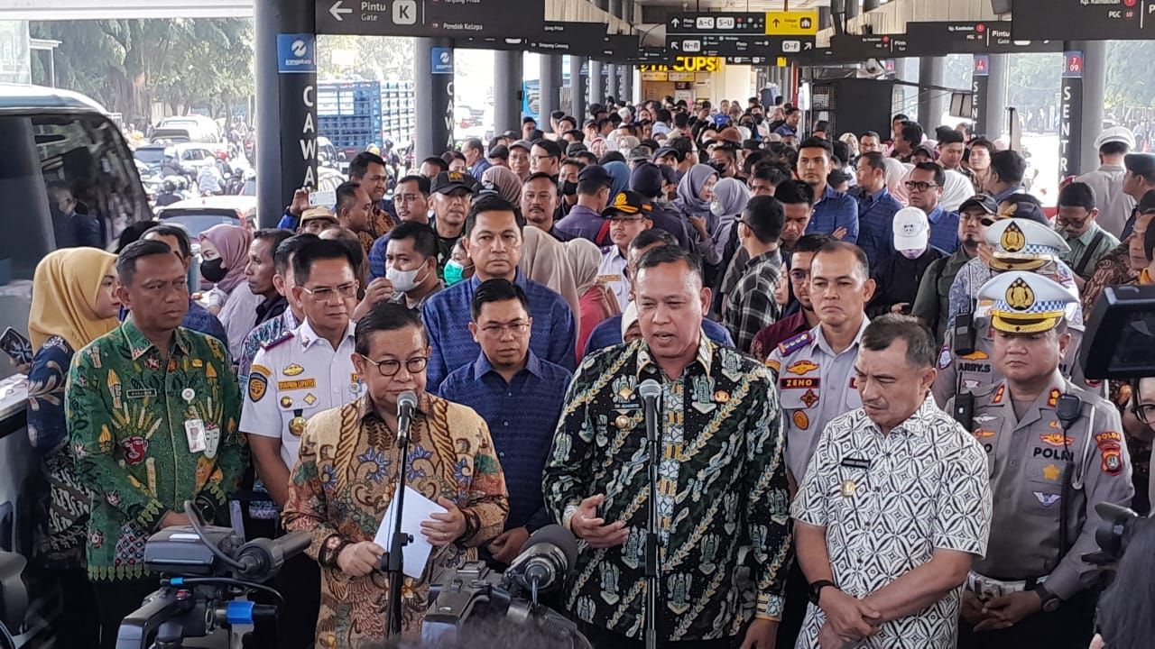 Pramono Anung dan Walkot Bekasi <b>(Ntvnews.id/ Adiansyah)</b>