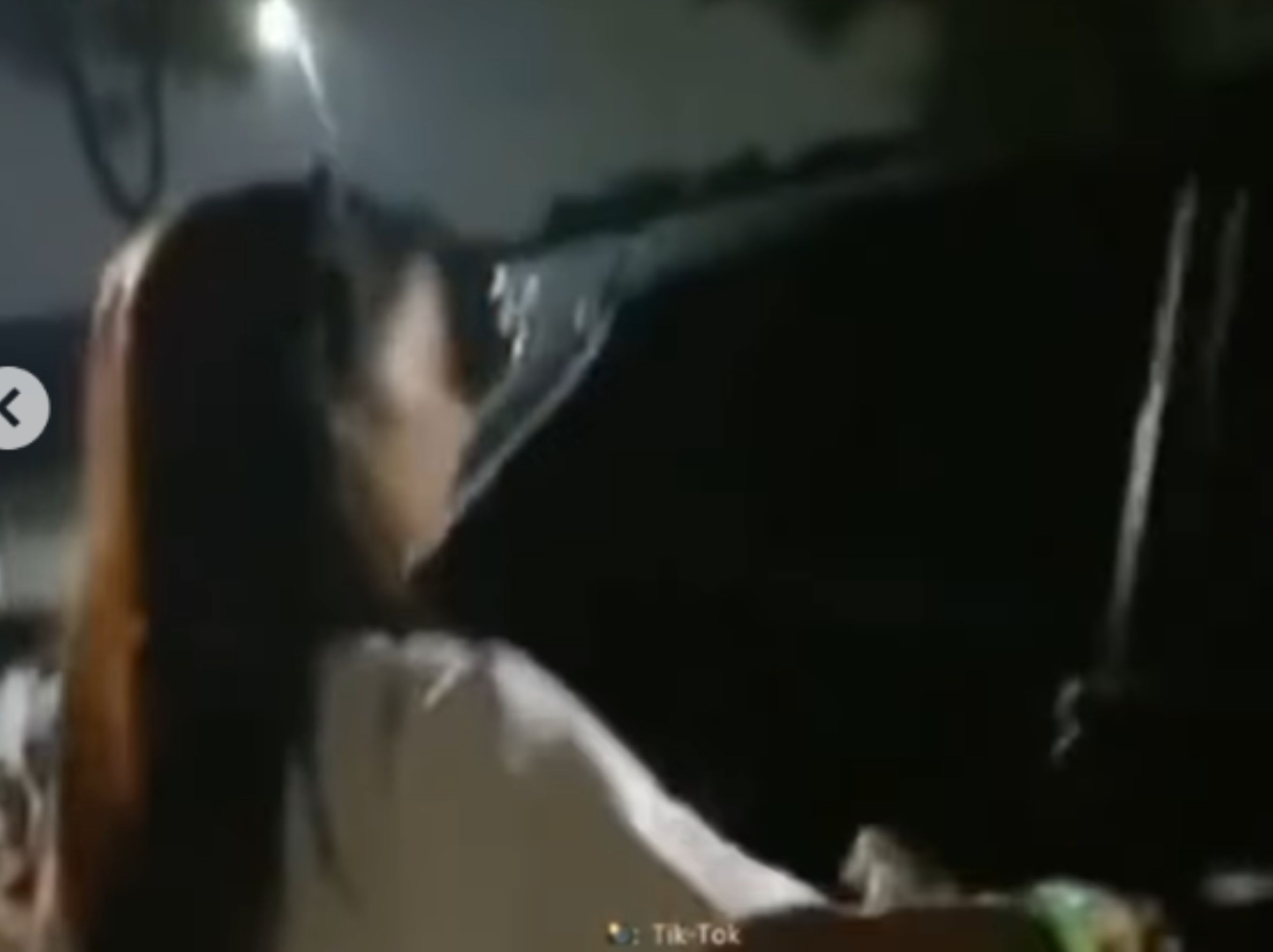 Di tengah kasus tersebut, kekasihnya, Ririn Dwi Ariyanti turut menjadi sorotan usai videonya viral di TikTok saat enggan memberikan komentar kepada wartawan. <b>(LAMBE GOSIP)</b>