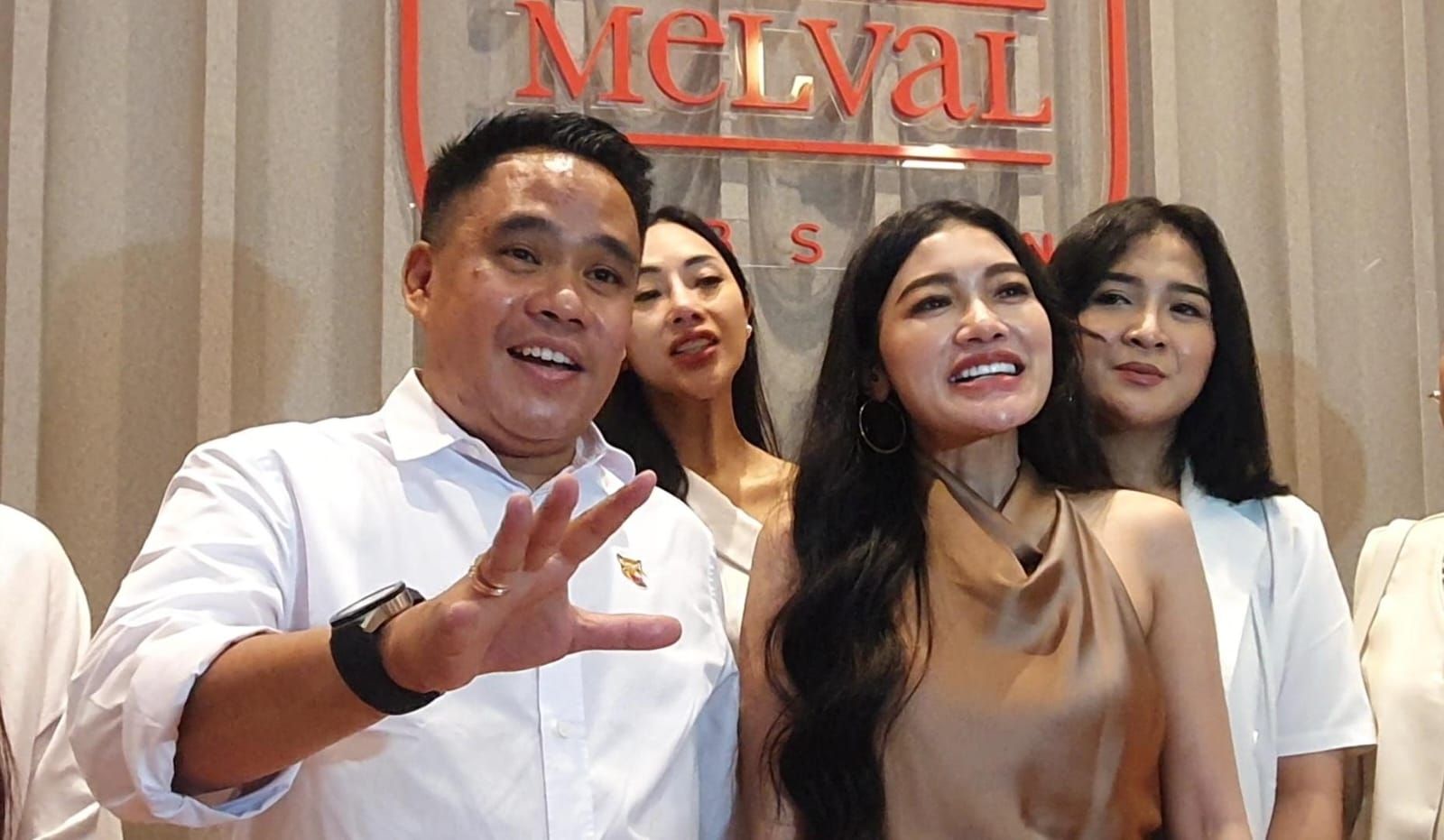 Acong Latif dan Amelia Septarahmalia. 