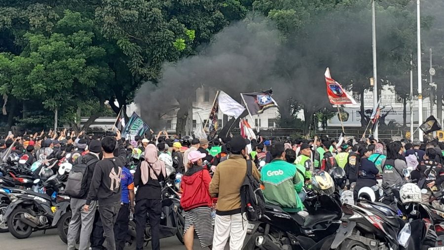 Demo Ojol di Patung Kuda Jakpus <b>(Ntvnews.id/ Adiansyah)</b>