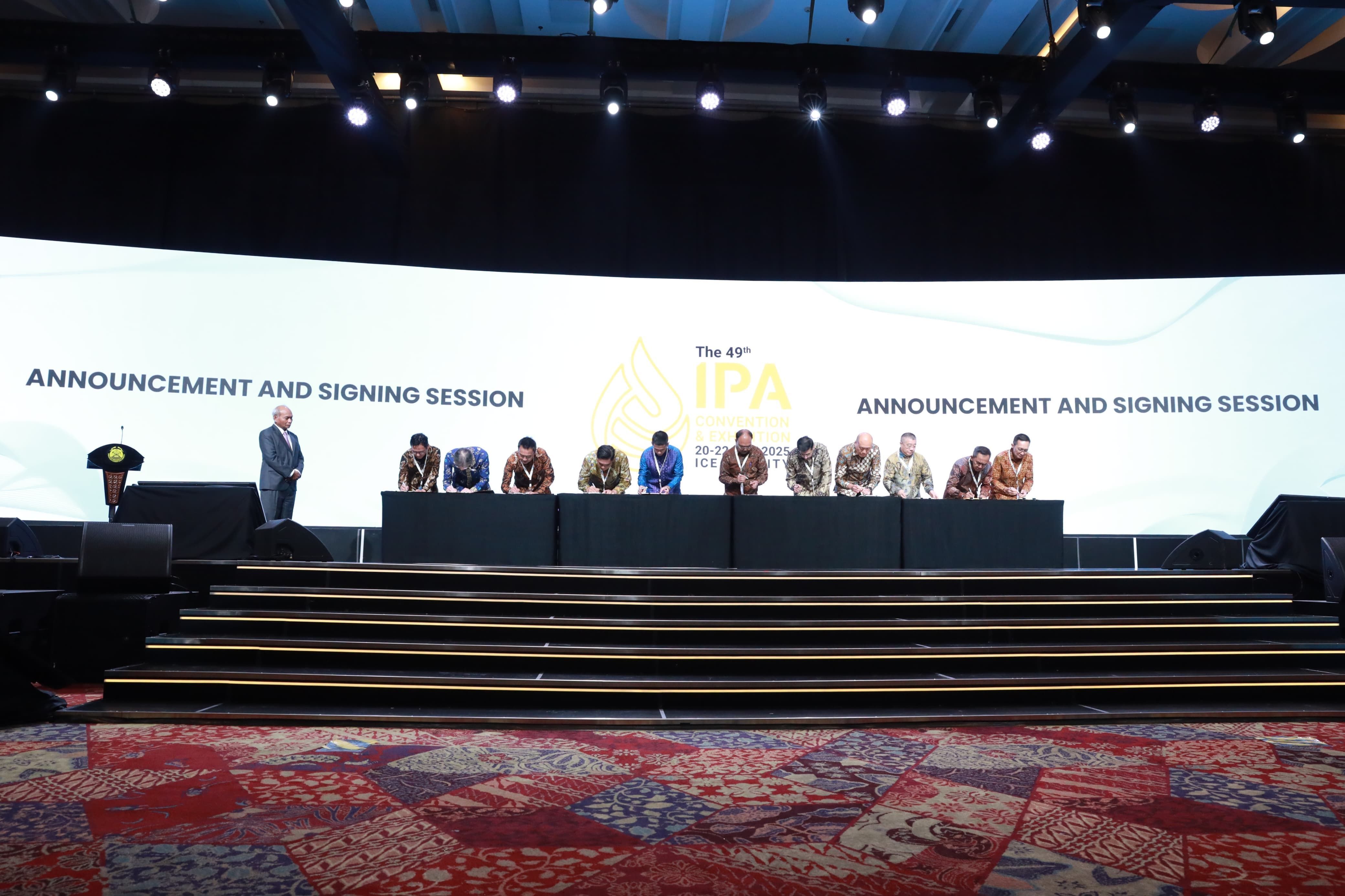 Badak LNG menjalin kolaborasi dengan INPEX Masela, Ltd., anak perusahaan dari INPEX Corporation, melalui penandatanganan Nota Kesepahaman (Memorandum of Understanding/MoU) yang dilakukan dalam kegiatan The 49th IPA Convention &amp; Exhibition 2025. <b>(Pertamina)</b>