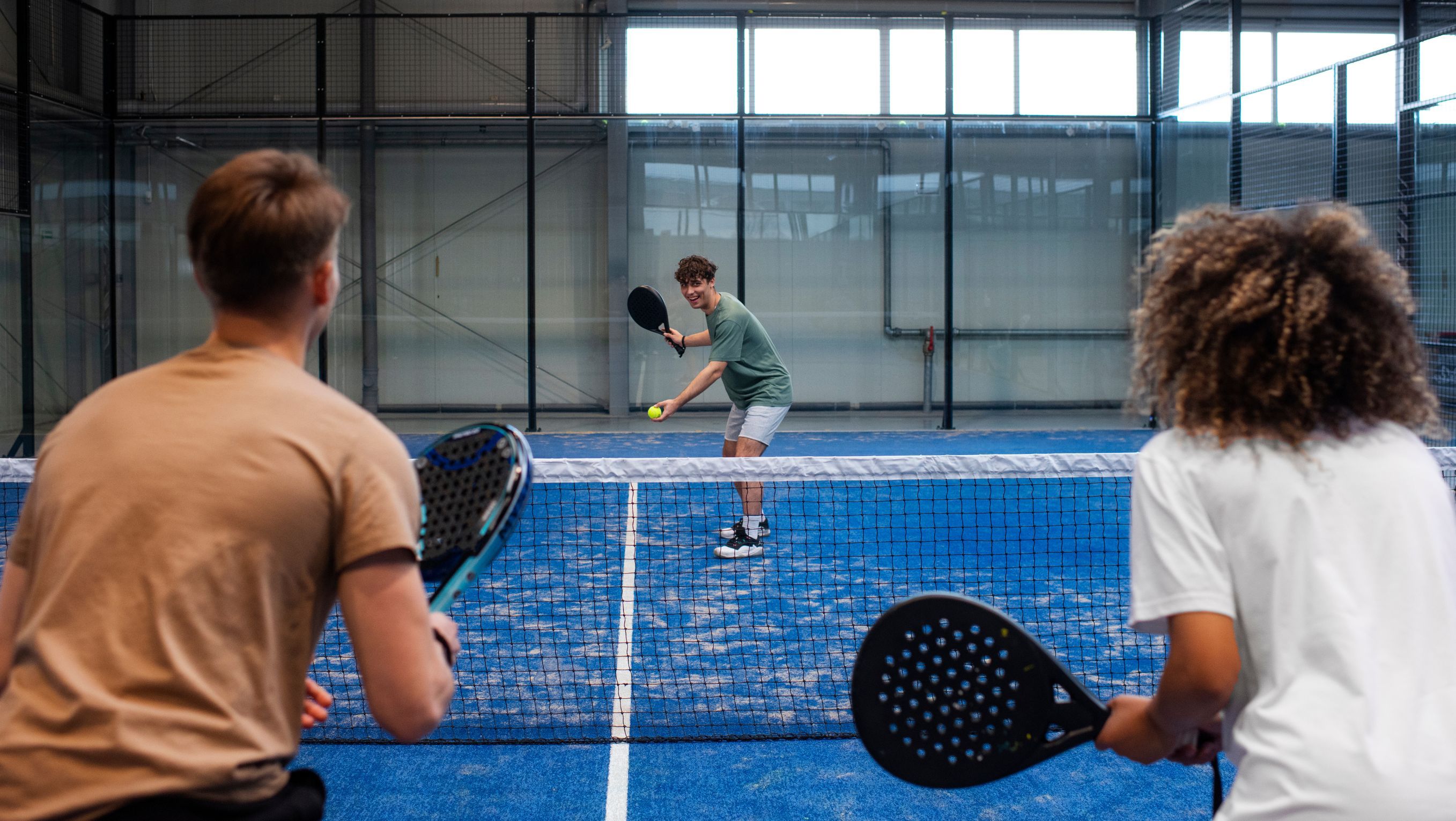 Lapangan untuk bermain padel  <b>(freepik.com )</b>