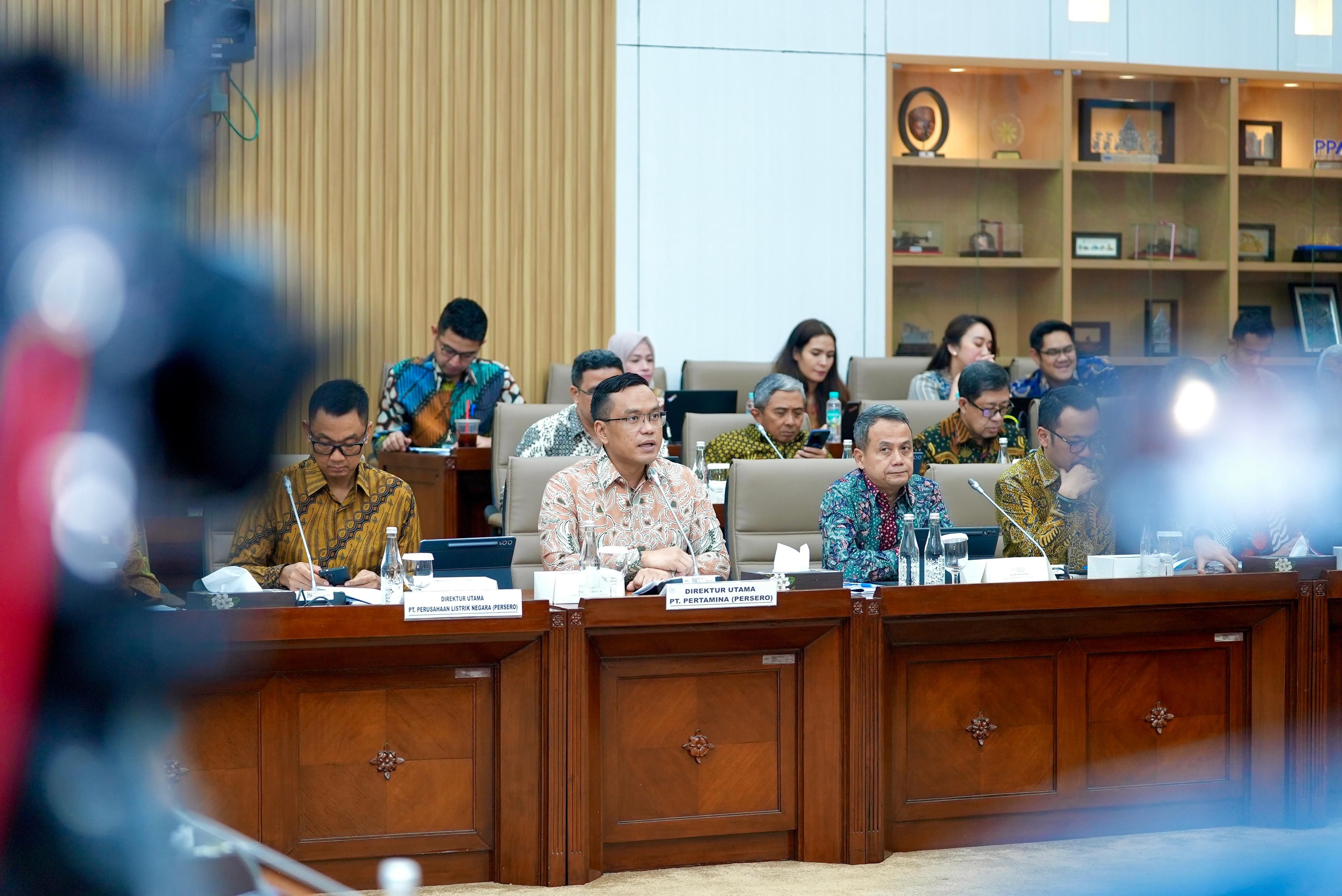 Direktur Utama PT Pertamina (Persero) Simon Aloysius Mantiri pada Rapat Dengar Pendapat (RDP) dengan Komisi VI DPRI RI, di Kompleks Senayan, Kamis, 22 Mei 2025. <b>(Pertamina)</b>