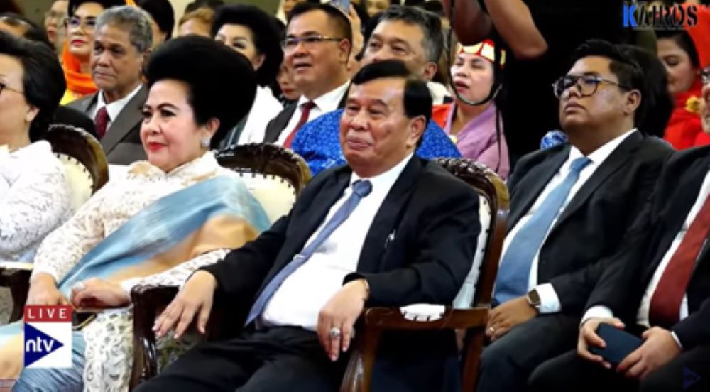 Presiden Komisaris NT Corp Dr. Ir. Nurdin Tampubolon, M.M. beserta istri Lince Berliana Tobing menghadiri perayaan Paskah Raya HKBP 2025 di Jakarta International Velodrome, Rawamangun, Jakarta Timur, pada Senin, 26 Mei 2025.  