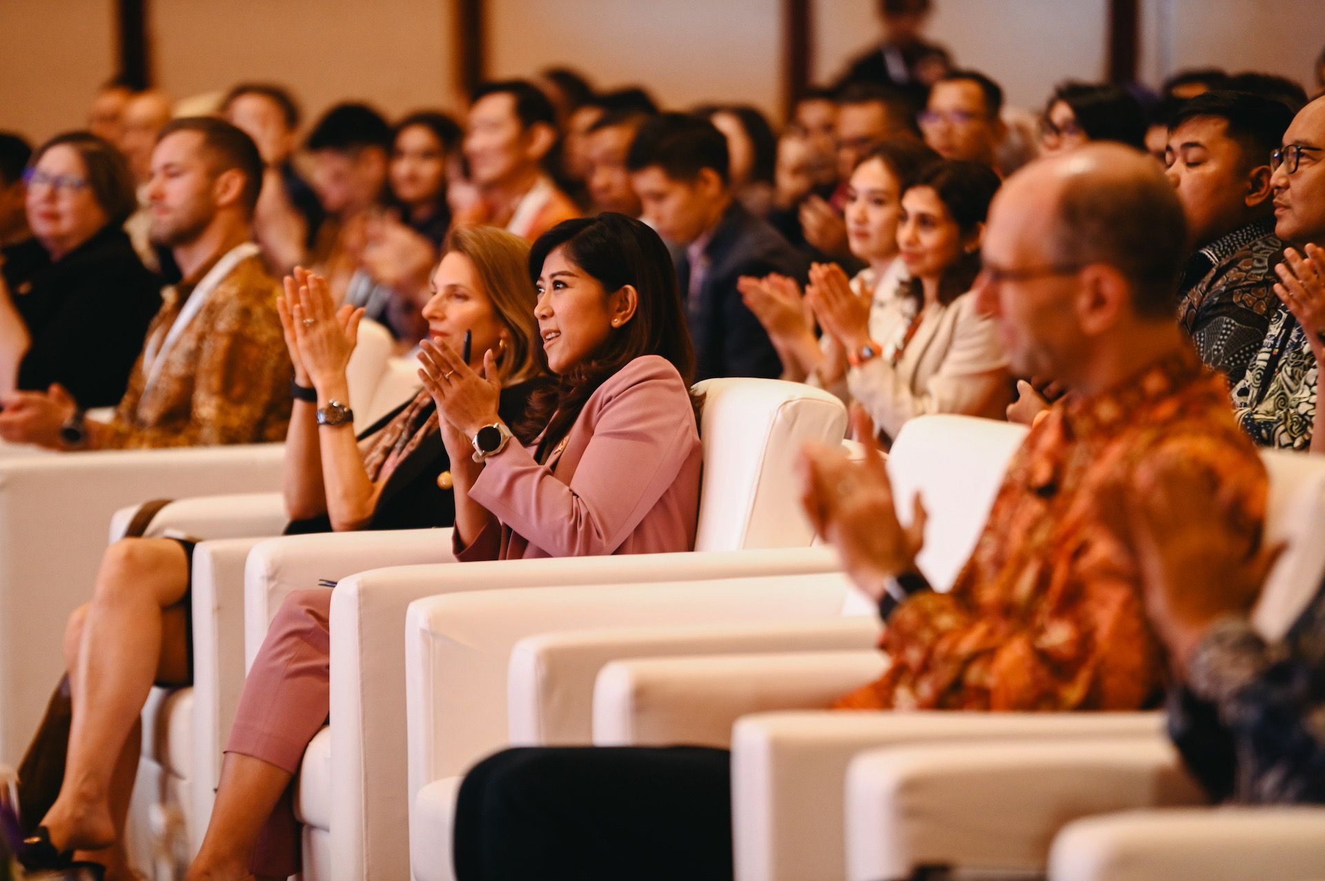 Microsoft Resmikan Data Center Pertama di Indonesia. <b>(Komdigi)</b>
