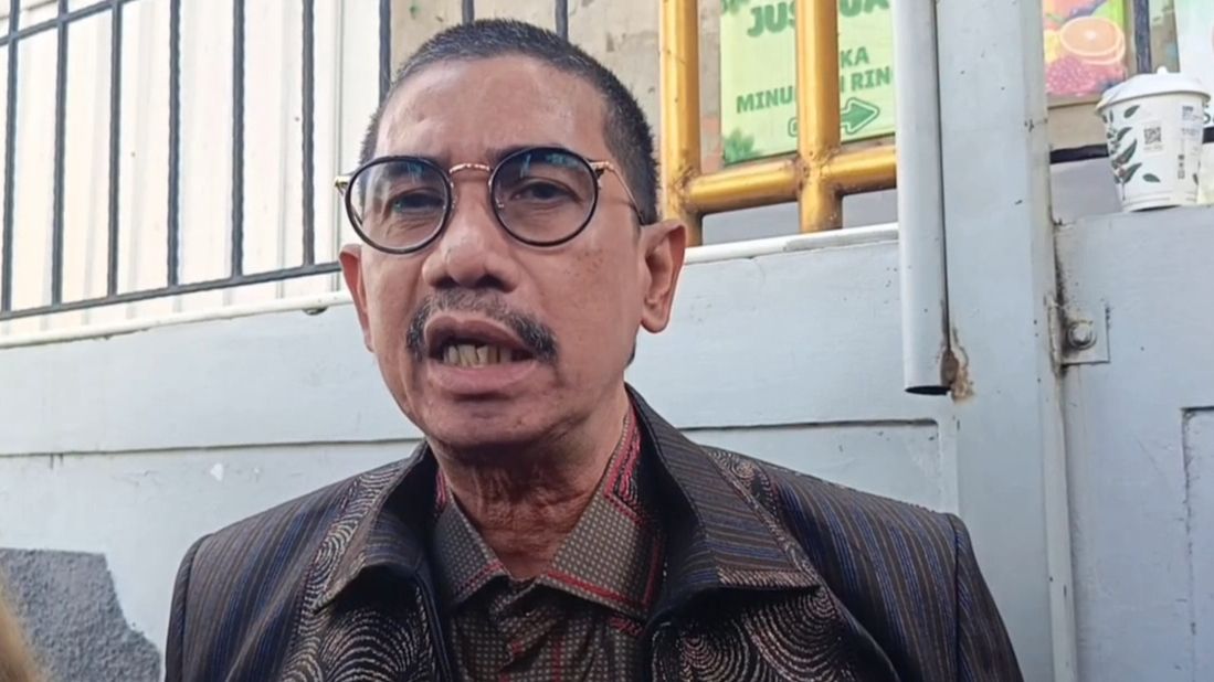 Fahmi Bachmid kuasa hukum Nikita Mirzani hadiri sidang gugatan wanprestasi Rp100 miliar  <b>(NTVNews)</b>